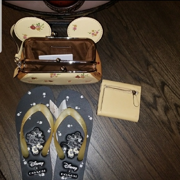 New Coach X Disney Minnie Skate Vanilla Flip Flop - Picture 4 of 4